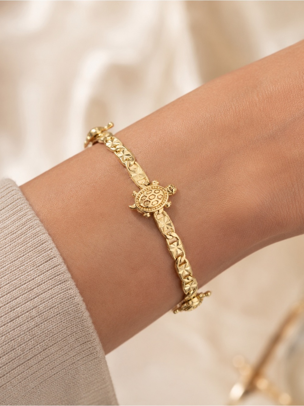 18k Turtle Bracelet - Picture 3 of 9